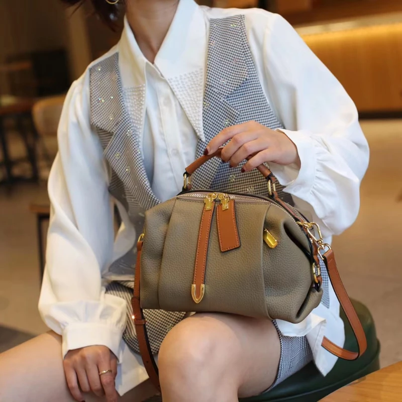

Top Layer Cowhide Fashionable Casual Women's Single Shoulder Diagonal Cross Bag, Simple and Versatile Handbag