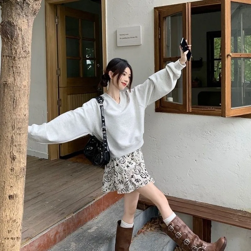 Retro Gray V-neck Velvet Sweatshirt Women Autumn Winter Layered Loose Short Design Tops Petites