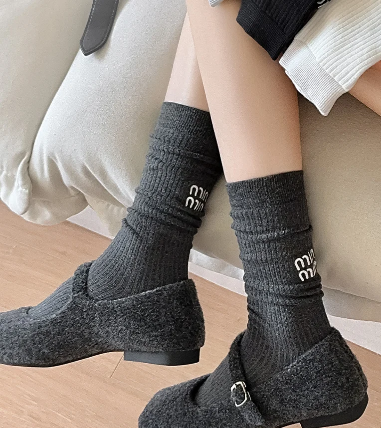 

Модные простые светло-серые носки с вышивкой букв M1U, женские универсальные носки средней длины, полные хлопковых носков без костей