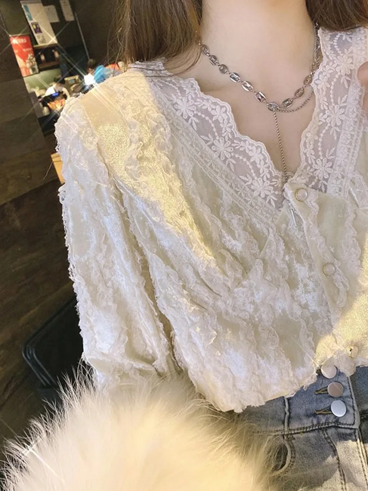 retro-white-lace-base-shirt-women's-fashionable-inner-wear-autumn-2026-new-arrival-elegant-style-underwear-accessory