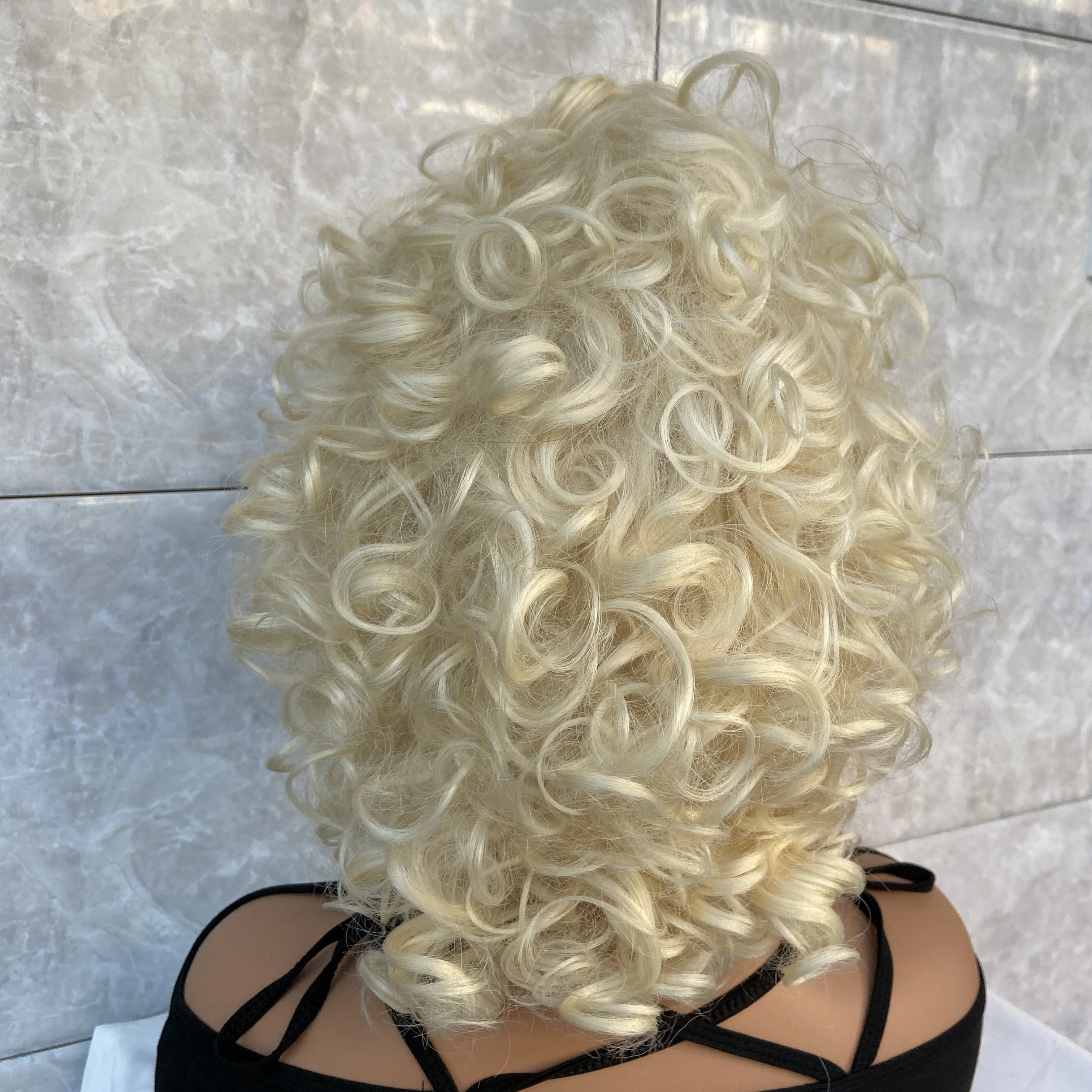 Fashiomag Penteado Curvo Curto Fofo Loiro # 613 perucas de cabelo sintético feminino macio natural uso diário