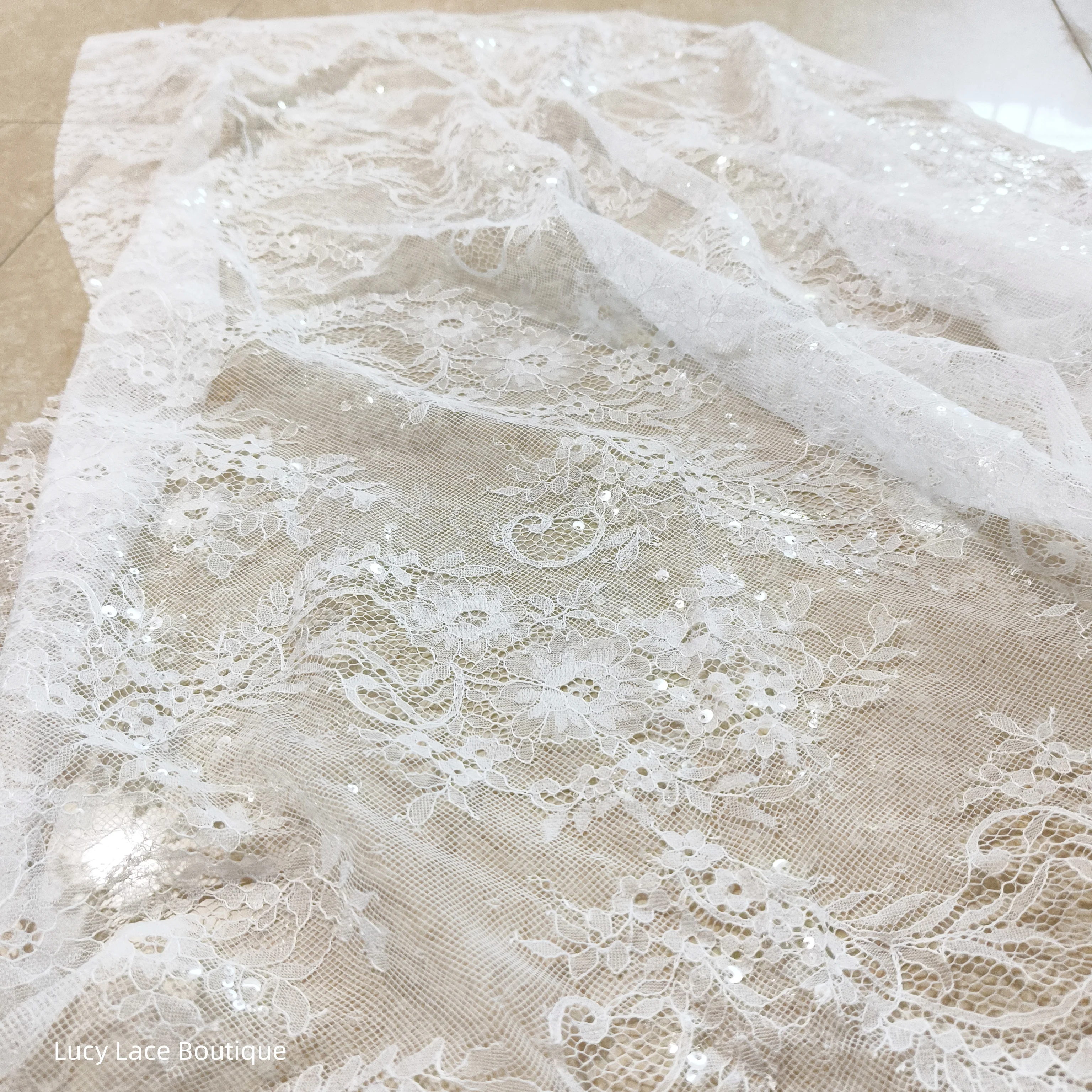 Tecido de renda líquida com flores brilhantes, 1.4m de largura, lantejoulas transparentes para vestido, padrão clássico, design quente, faça você mesmo, renda chantilly com lantejoulas