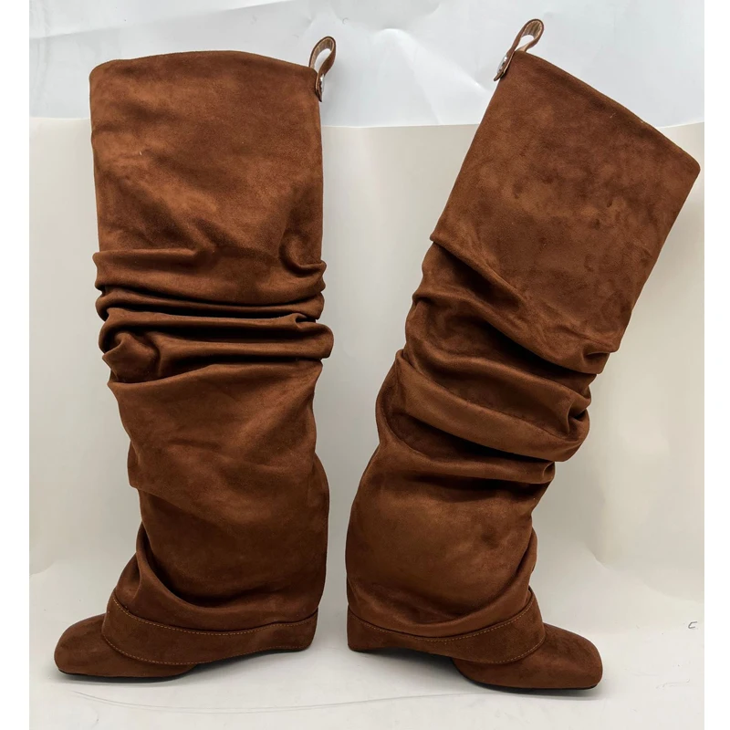 

Коричневые замшевые сапоги до колена на шпильке с квадратным носком, женские зимние сапоги до колена 2026, сращенные ​ ​ брючные ботинки на высоком каблуке с напуском