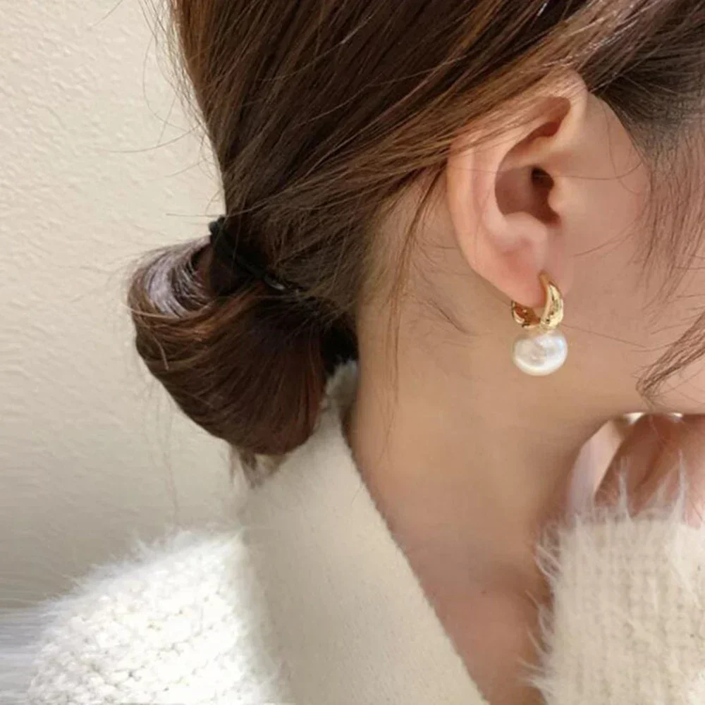 New Cute Pearl Studs Hoop Earrings Minimalist Tiny Huggies Hoops Wedding Jewelry For Women 2025