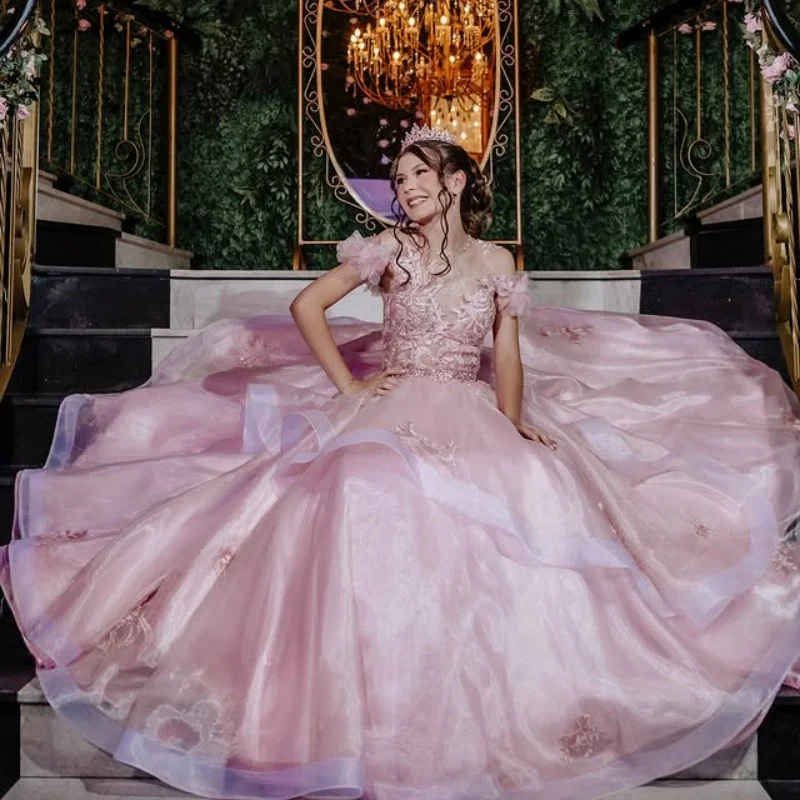 فساتين Quinceanera الوردية المخصصة قبالة الكتف الترتر كريستال زين ذيل طويل فيستدو 15 Quinceanera