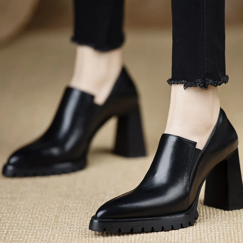 

2025 Новые модные женские кожаные туфли на высоком толстом каблуке с боковым острым носком, модная повседневная женская обувь, удобные легкие туфли-лодочки