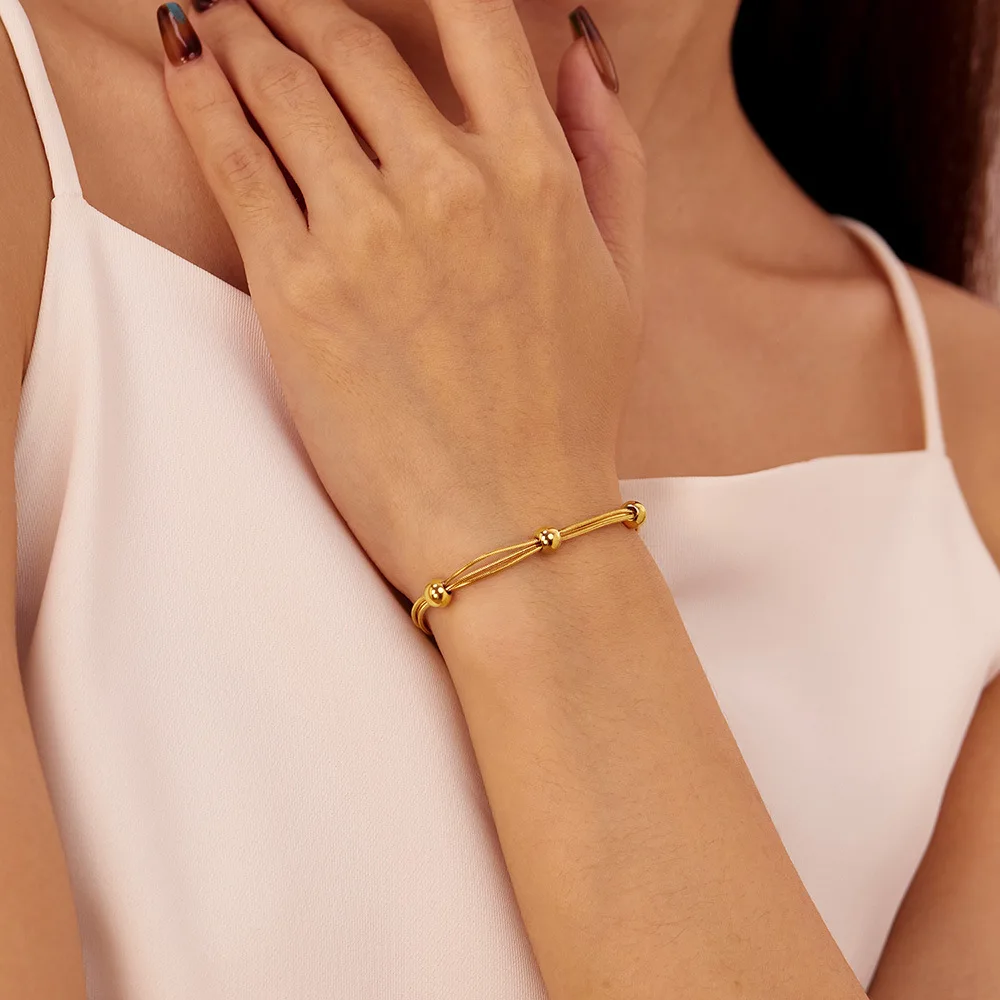 

Minimally designed titanium steel bracelet with a female Instagram style, niche, high-end, versatile, 18K gold
