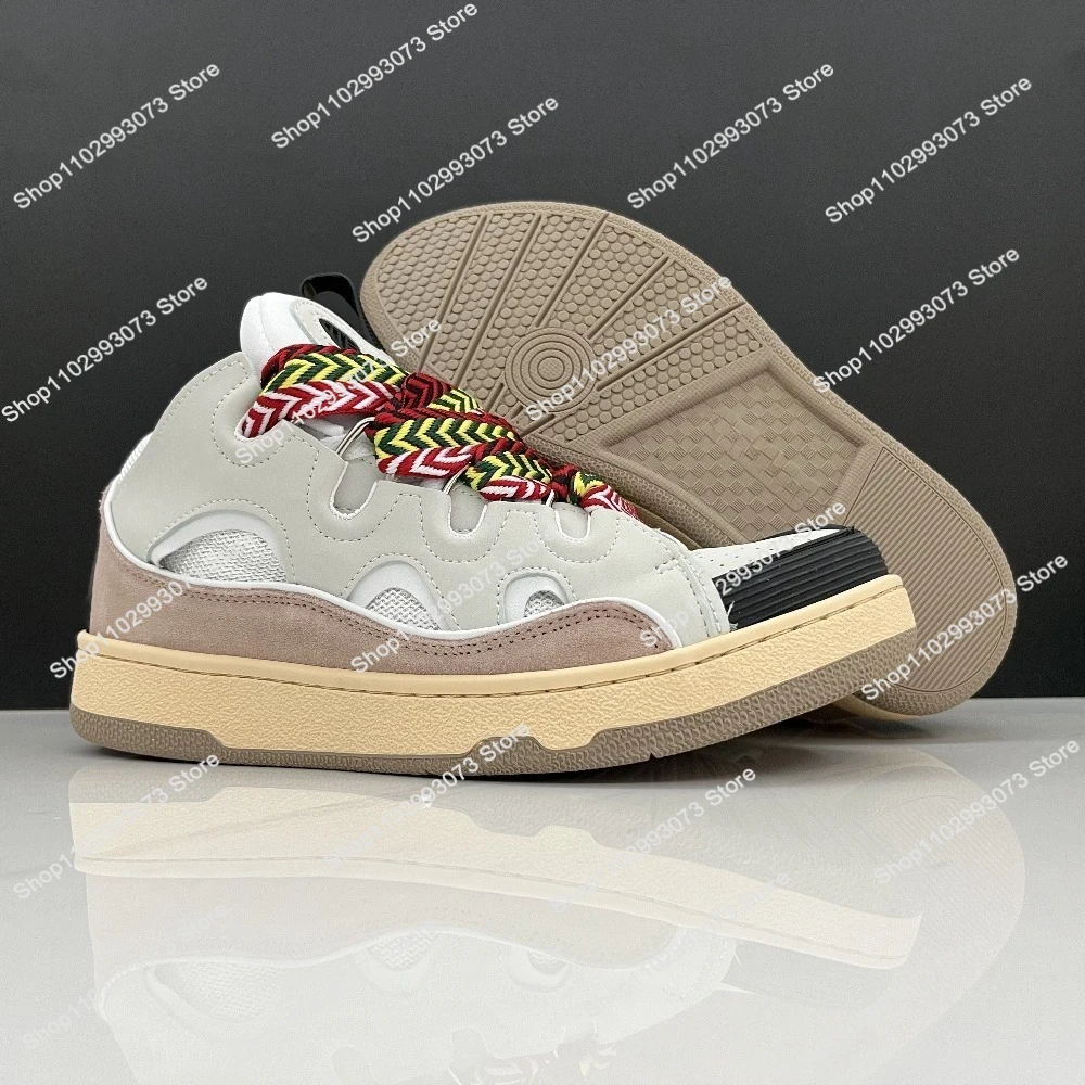 Heren- en dames sneakers van wit leer en suède, casual schoenen, modieuze dikke zool, couples bread shoes, trainers voor dagelijks gebruik