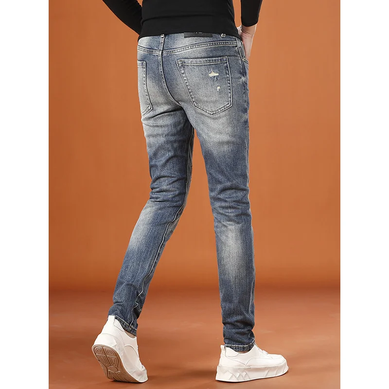 Pantalones rasgados de moda de alta gama para hombre, pantalones ajustados con diseño de estampado de moda elástica de otoño e invierno, 2025