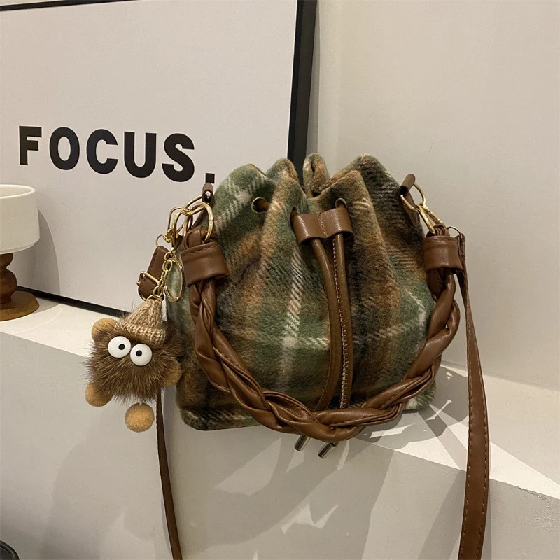 Tweed-Karo-Umhängetasche mit Kordelzug, klassische karierte Damenhandtasche, Retro-Make-up-Tasche, elegante Herbst-/Wintertasche – Detail 14