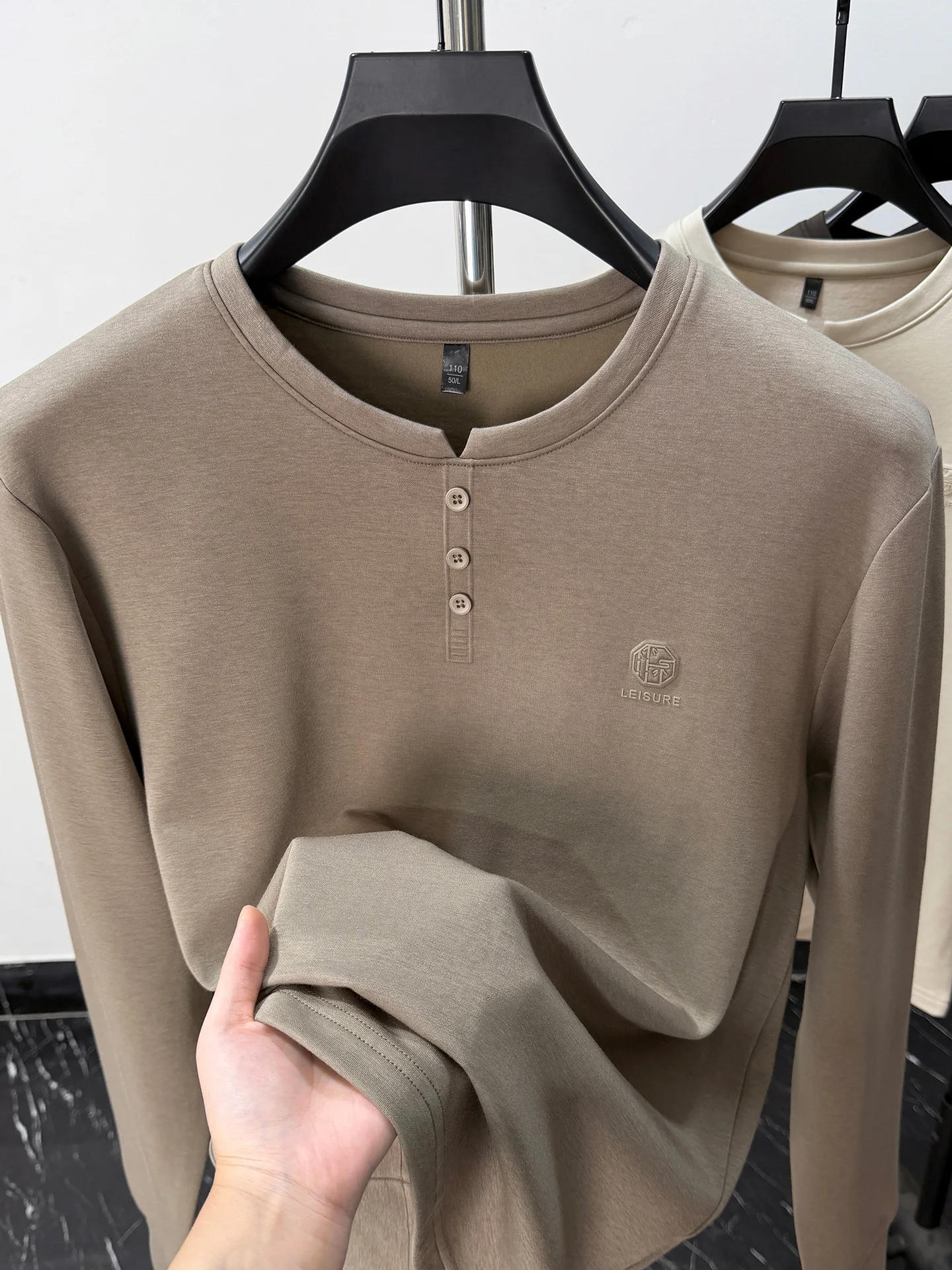 Camiseta Masculina de Manga Longa em Algodão Modal com Gola Henley, Confortável, Estilo Casual, Camada Base para Outono Inver...