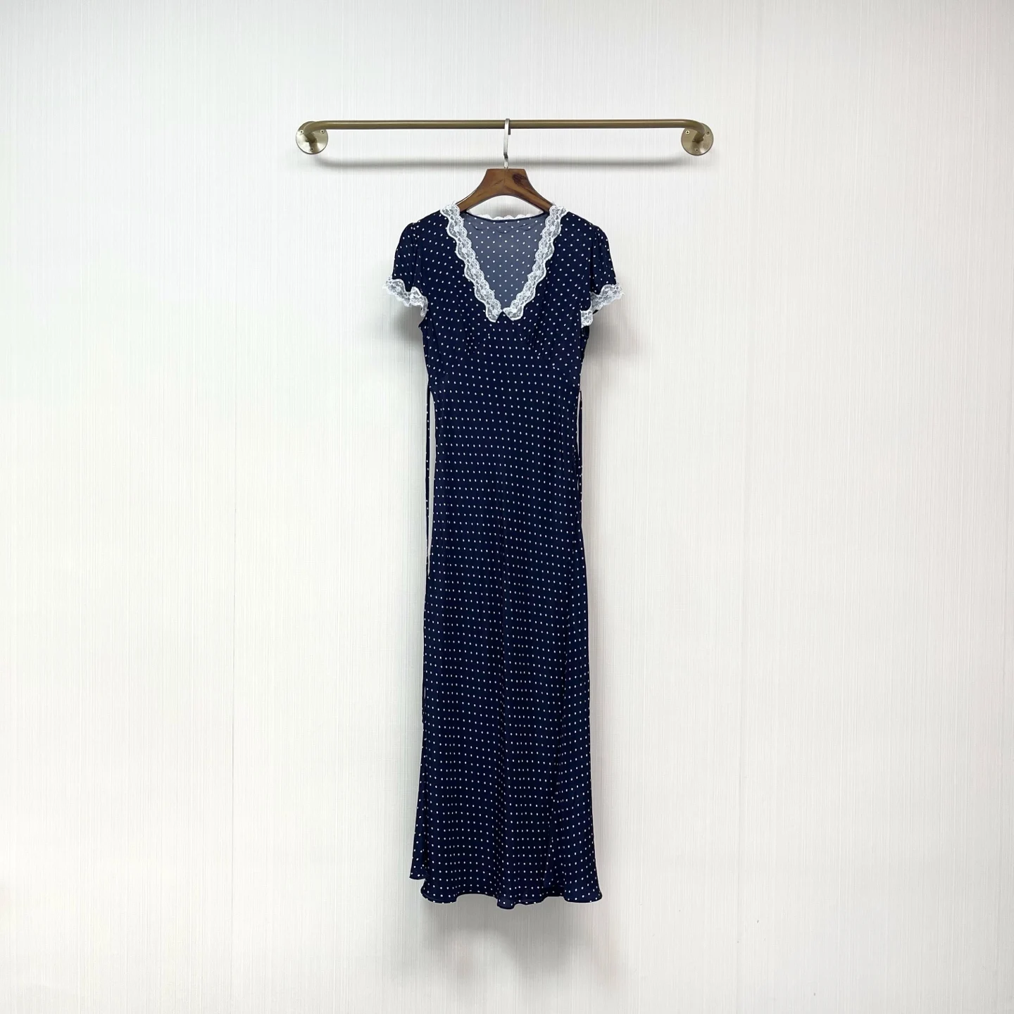 

High quality new polka dot lace V-neck dress, dress long skirt