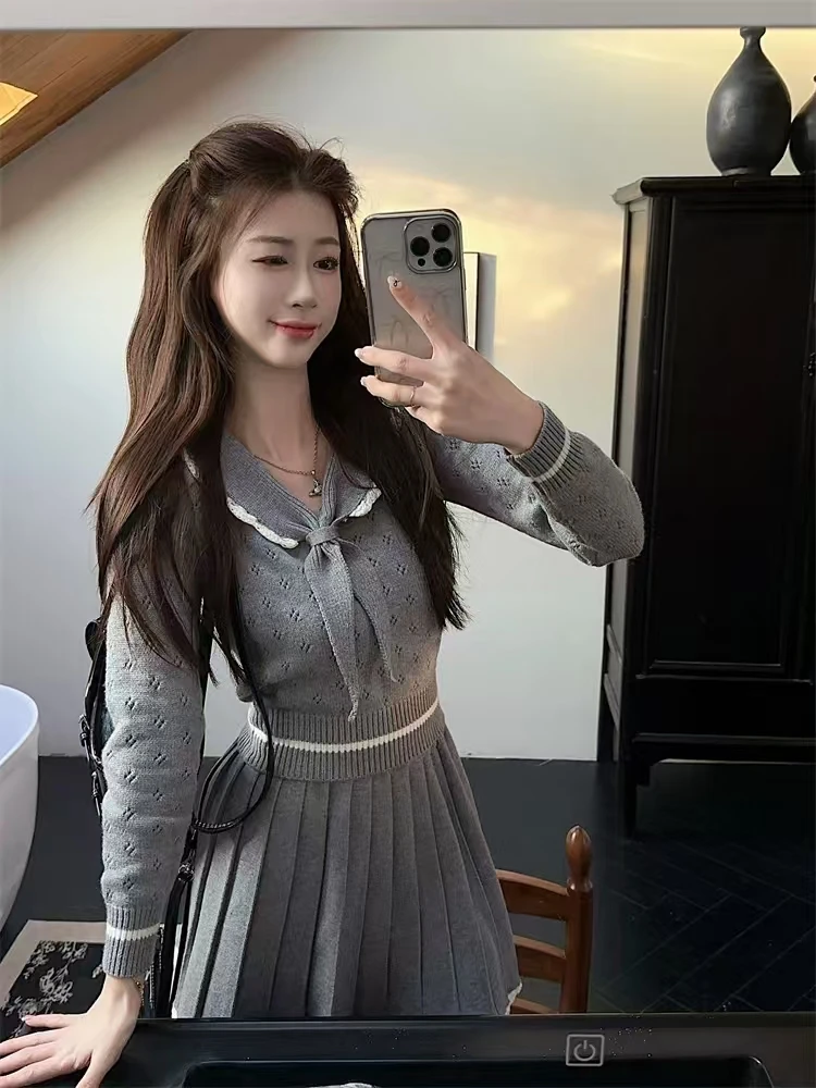 Otoño Invierno nuevas mujeres gris Patchwork manga larga suéteres de punto Tops + Falda corta plisada de cintura alta conjunto de dos piezas de moda