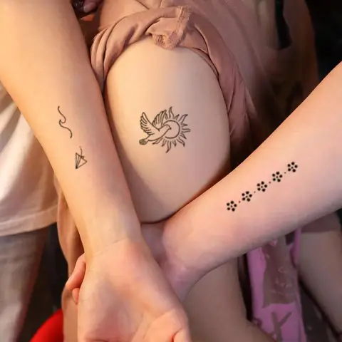 4pcs Small Pattern Design Temporary Tattoo Stickers for Women Finger Wrist Fake Tattoo Butterfly Moon Flower Disposable Tattoo