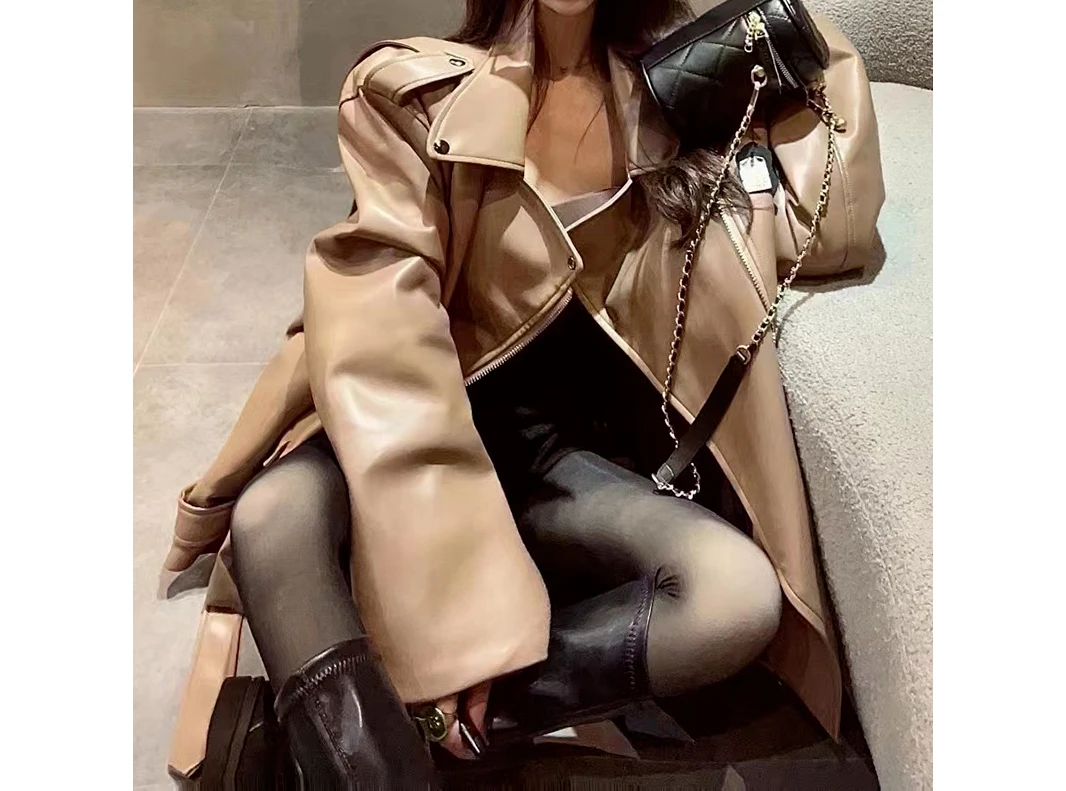 سترة جلدية سوداء للنساء لربيع وخريف 2025، موضة جديدة فضفاضة متعددة الاستخدامات، ملمس راقي