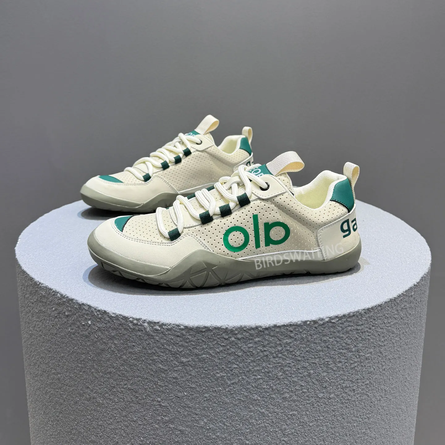 New sports shoes Summer breathable unisex sports casual lightweight soft-soled shoes White sports shoes Everyday training shoes