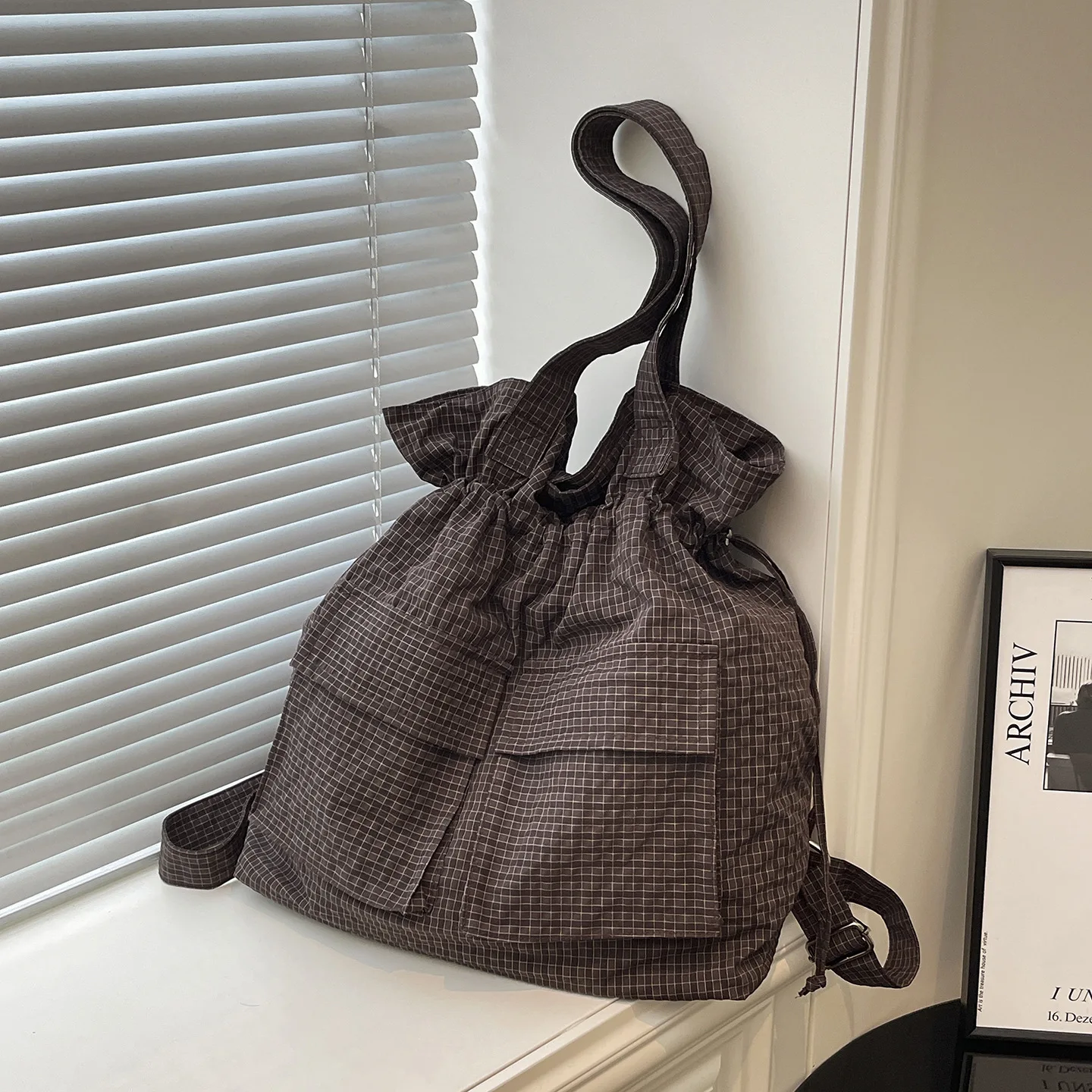 Polyester lightweight underarm and shoulder women's bag, suitable for daily commuting, versatile single-shoulder bucket tote bag