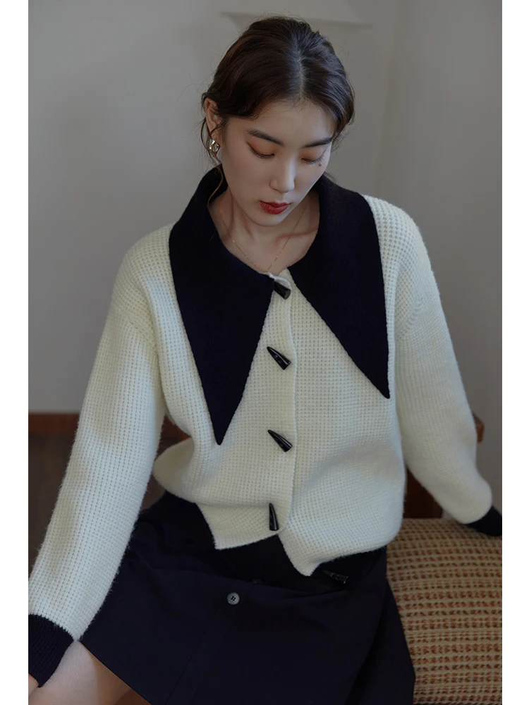 DUSHU Women\'s Winter Horn Button Large Lapel Knitted Cardigan Contrasting Retro Slim Straight Drop Sleeve Women Short Cardiagns