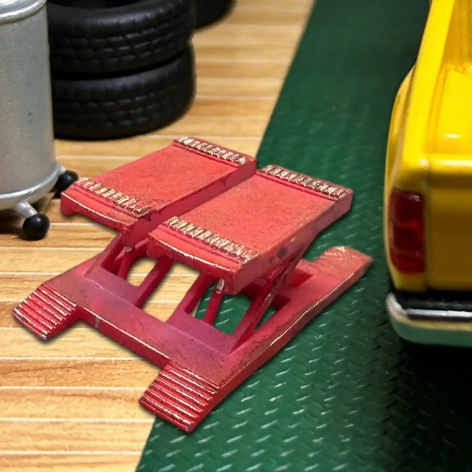 

1/64 Scale Car Garage Lifter Model Diorama Repair Shop Decoration Desktop Ornament Micro Garage Scene Decor Mini Car Lift Model