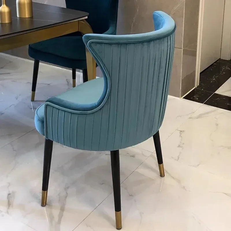 كرسي طعام جميل للمطبخ، كرسي طعام حديث فاخر أوروبي، كرسي طعام سيلاس أوروبي قديم.