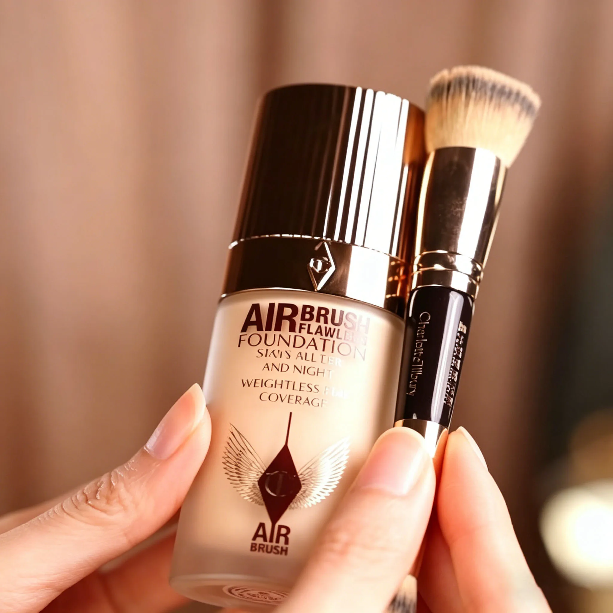 

Роскошный жидкий тональный крем CT: матовый, легкий, натуральный, маскирующий, стойкий, увлажняющий. Профессиональная косметика для женщин.