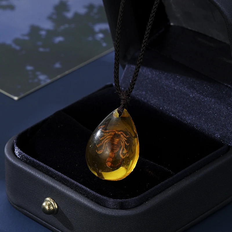 Retro Amber Pendant Necklace Fashion Insect Golden Scorpion Amber Drop Pendant Necklace Men's and Women's Necklace Accessories - view 5
