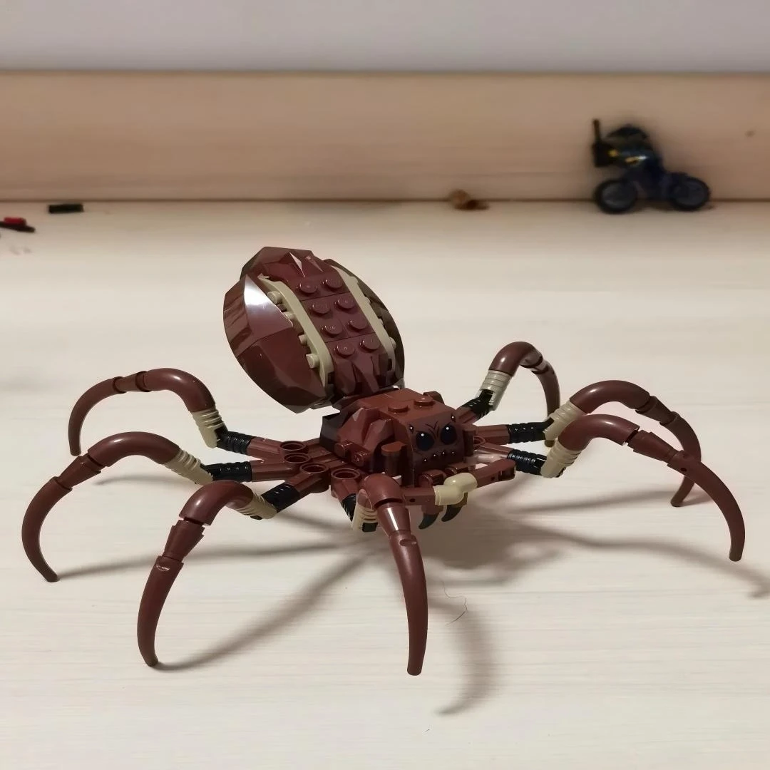 Brown Small Spiders Model 76434 Building Blocks Sets Suitable for Birthday Gifts Compatible with Legoed Particles ，195pcs.