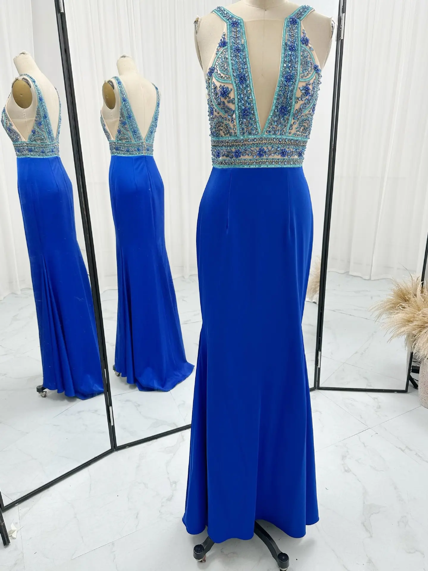 Blue Fashion Sexy See -Through V -Neck Exposed Mermaid Evening Dress Skirt M1707