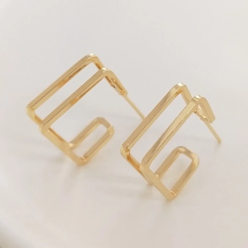 

Квадратные двойные серьги-гвоздики с геометрическим рисунком, простые серьги, модные корейские металлические серьги со знаменитостями в Интернете, медный цвет 14-каратного золота