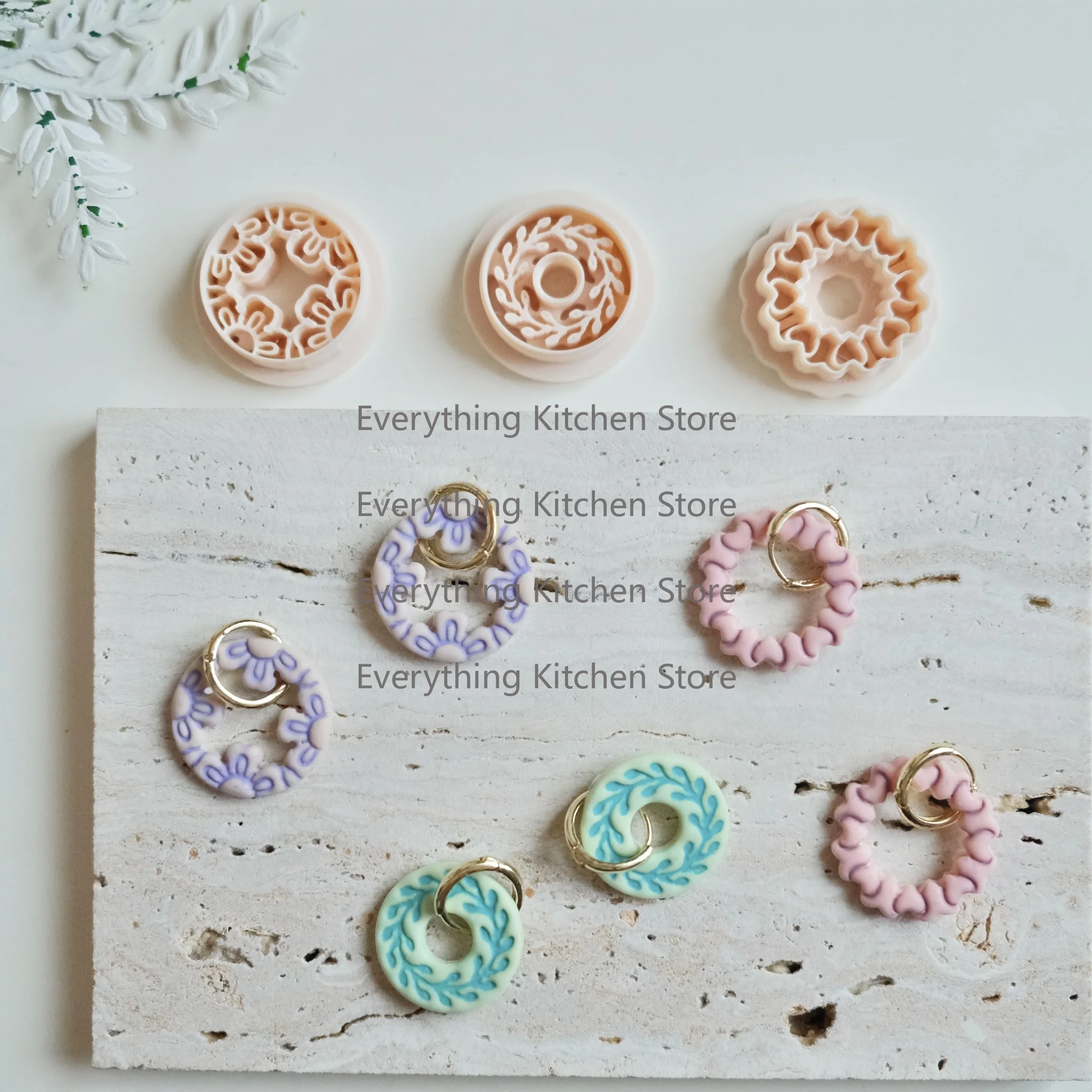 1pc Christmas Embossed Wreath Polymer Clay Cutter for Hoop Earrings Making, Detailed Flower Heart Leaves Wreath Clay Molds