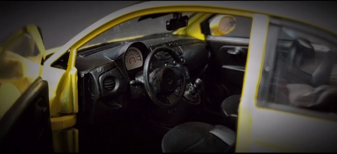 1/24 яркий желтый, Новое поступление, специальная цена, литой под давлением металлический итальянский домашний автомобиль, модель мебели, коллекция игрушек для детей