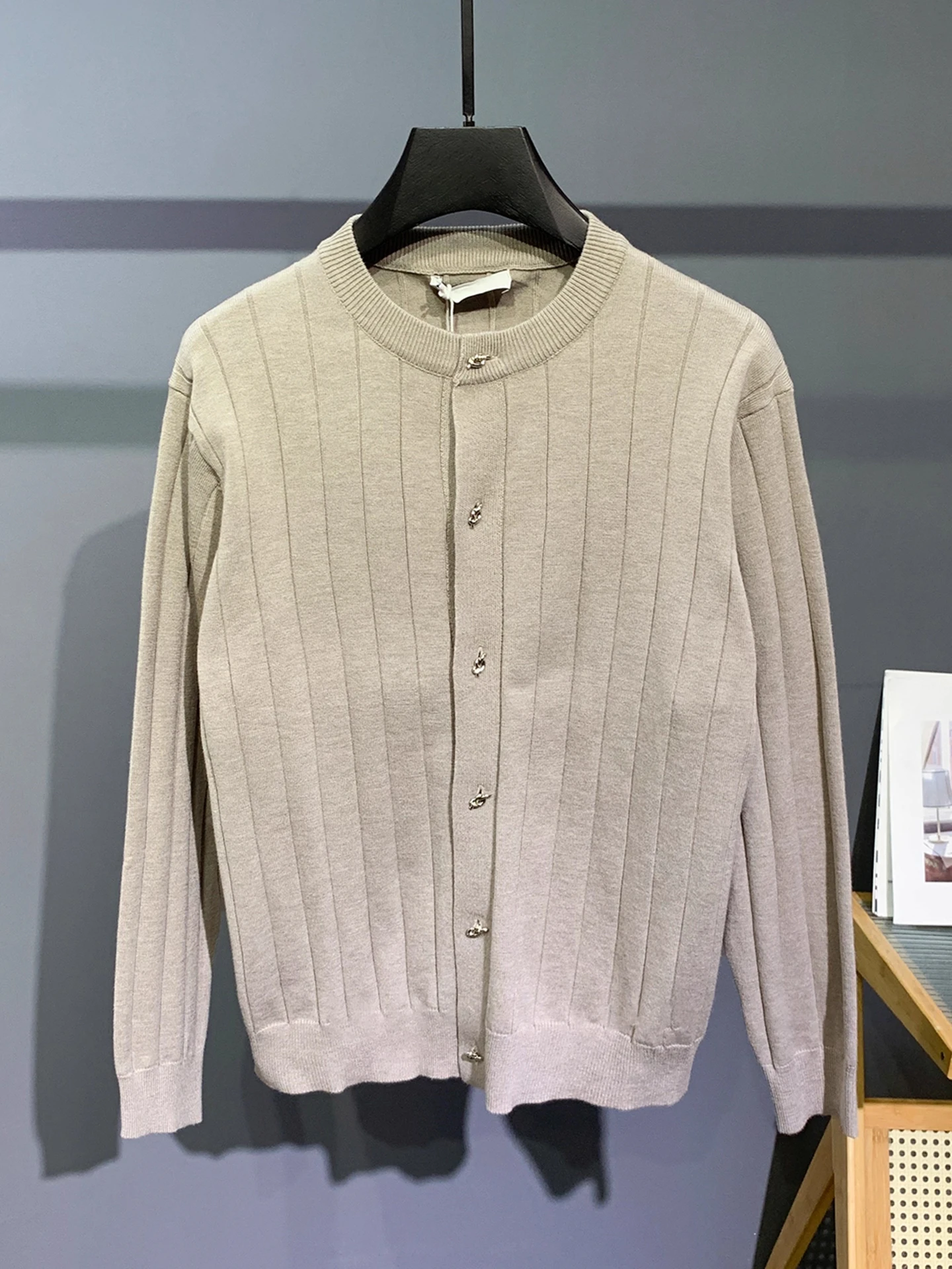 

Мужской вязаный кардиган с круглым вырезом, из полиэфирного волокна, с длинными рукавами, повседневный, в полоску, классический, весна-осень