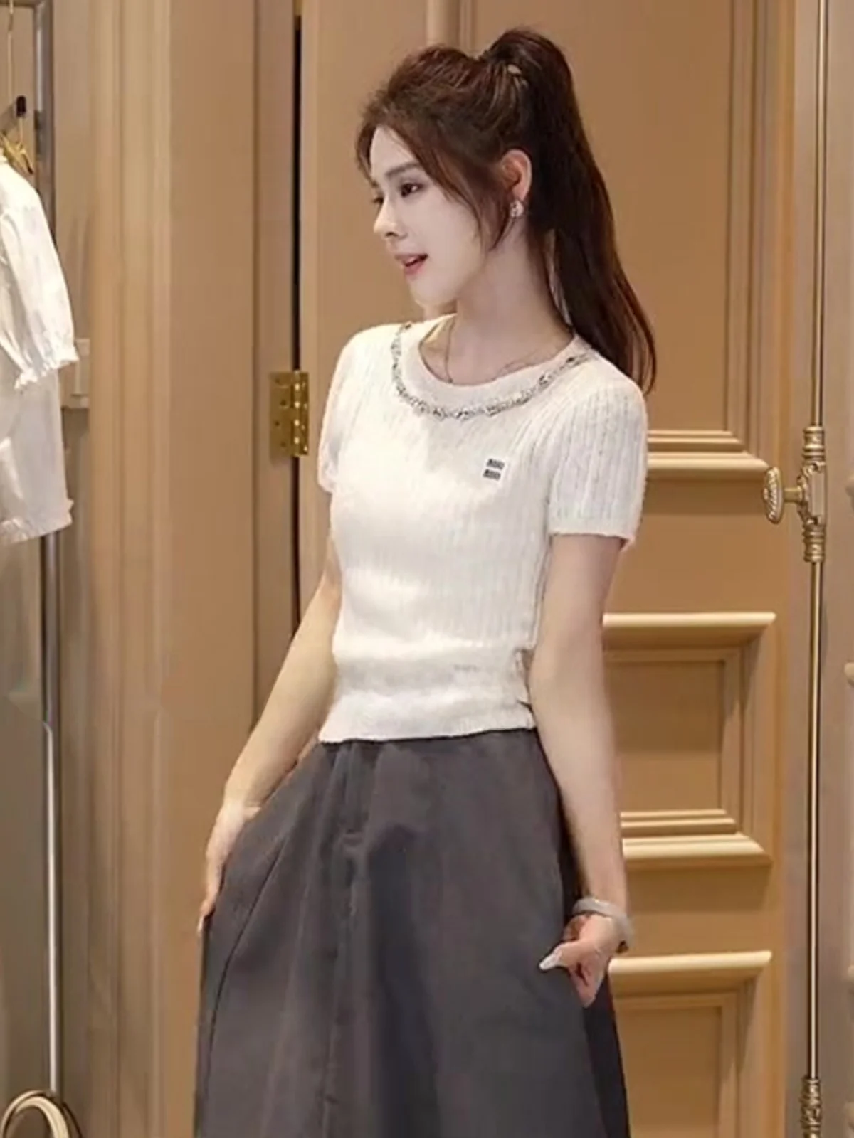 

Ele round Ne ort Sve Knitted irt Women's Faion Diamond Embedded Summer New Arrival Zhang Fem Clothing