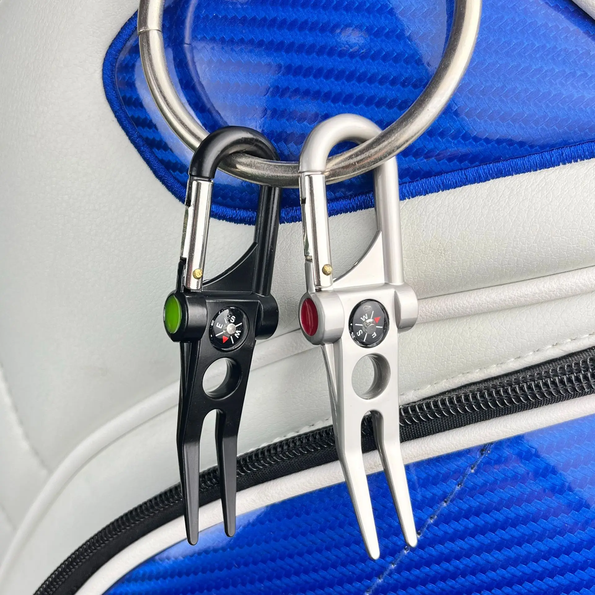 Portable Golf Divot Repair Tool with Carabiner & Compass Creative Golf Green Pitch Mark Repair Fork Golf Accessory