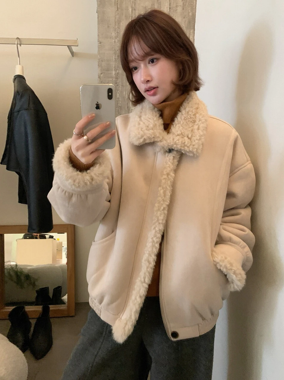 Coreano sle feminino thiened quente gola de pele de cordeiro entrado casaco de couro inverno elegância longo zíper ort outerwear