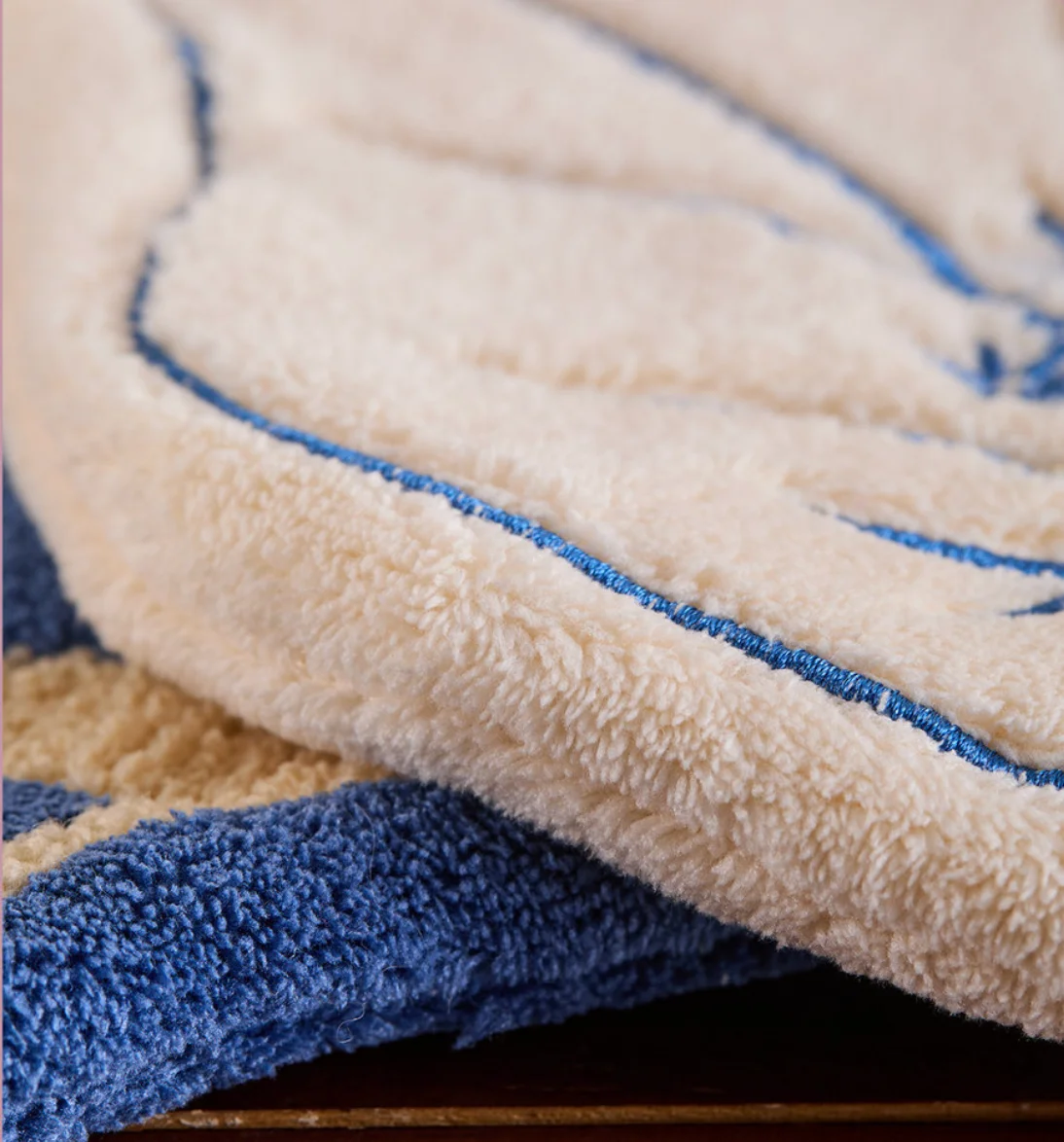 Classical Hanging Embroidered Hand Towel for Kitchen/Bathroom Absorbent Hand Cloth Vase-shaped Fabric Handkerchief