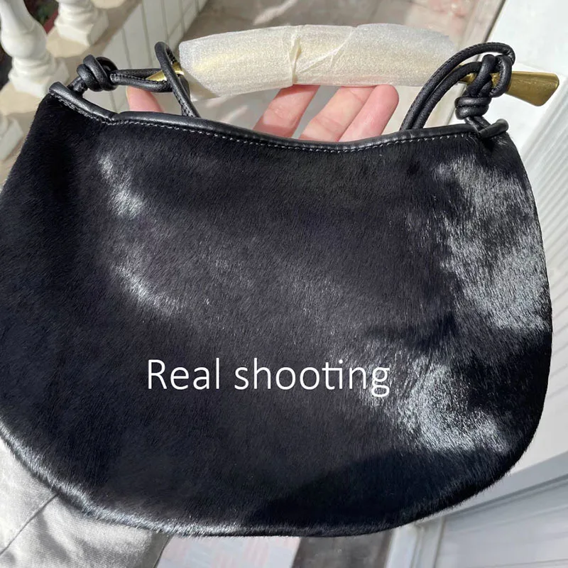 Imagem -02 - Vm-bolsa de Ombro de Cavalo Genuíno para Mulheres Bolsa Mensageiro Designer Padrão Vacas Alça Destacável Bolsas de Luxo Novo 2023 Beijo