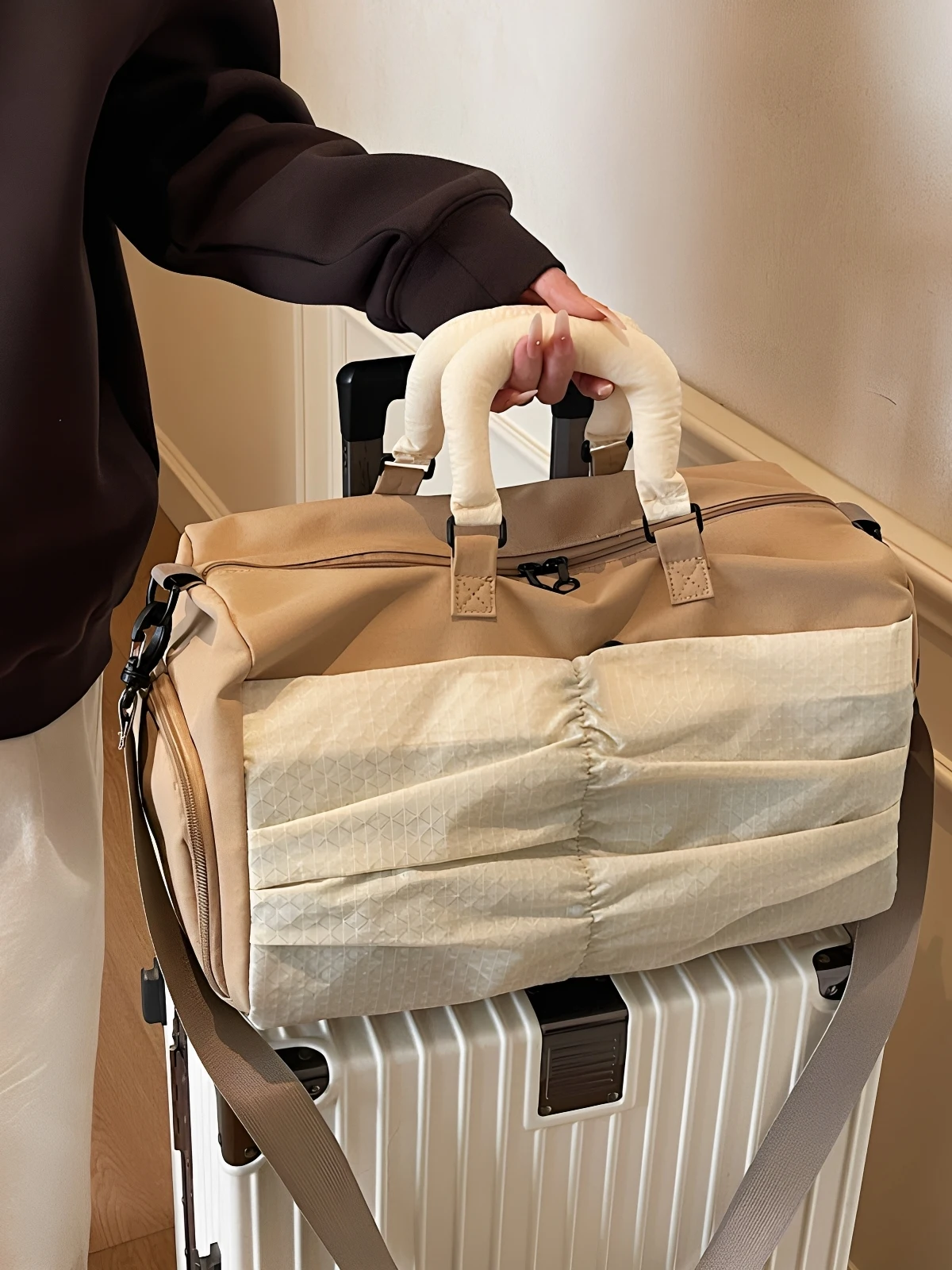 fashionable-lightweight-large-capacity-travel-bag-women's-handbag-luggage-bag-sports-fitness-backpack-for-short-trips-and-bus