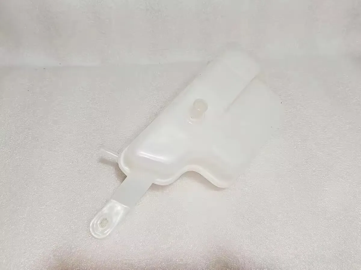 Coolant Reservoir Expansion Tank Auxiliary Water Tank Fits Geely New Emgrand EC7 Millionth Edition 1.3T