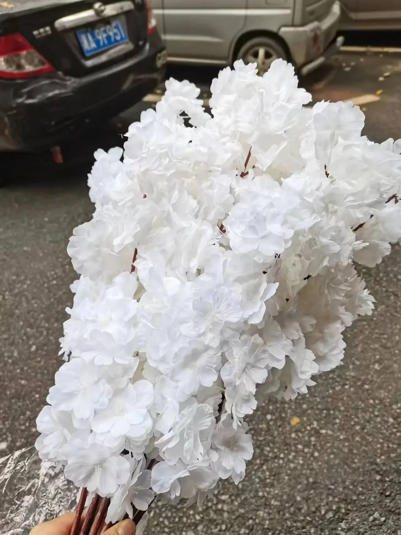 500 Stück realistische künstliche Kirschblütenzweige, handgefertigte Plastikblumen, Hochzeits-, Valentinstags- und Partydekoration. – Detail 8