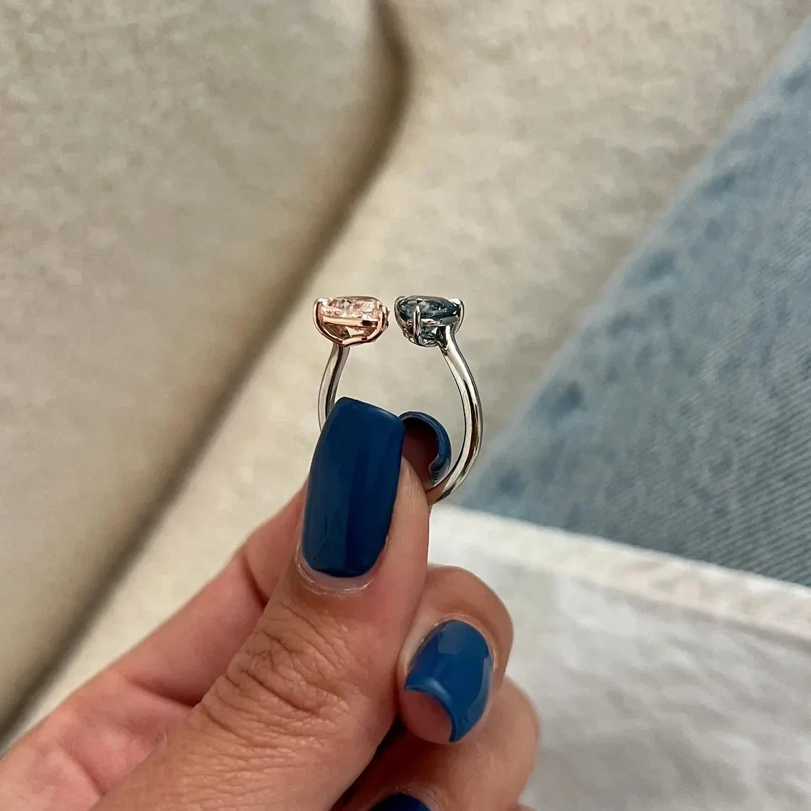 1 Karat Herzschliff-Diamant in Fancy-Blau und im Labor gezüchteter Fancy-Pink-Diamant mit IGI-Zertifikat, Ehering für Damen aus Platin 950 – Detail 8