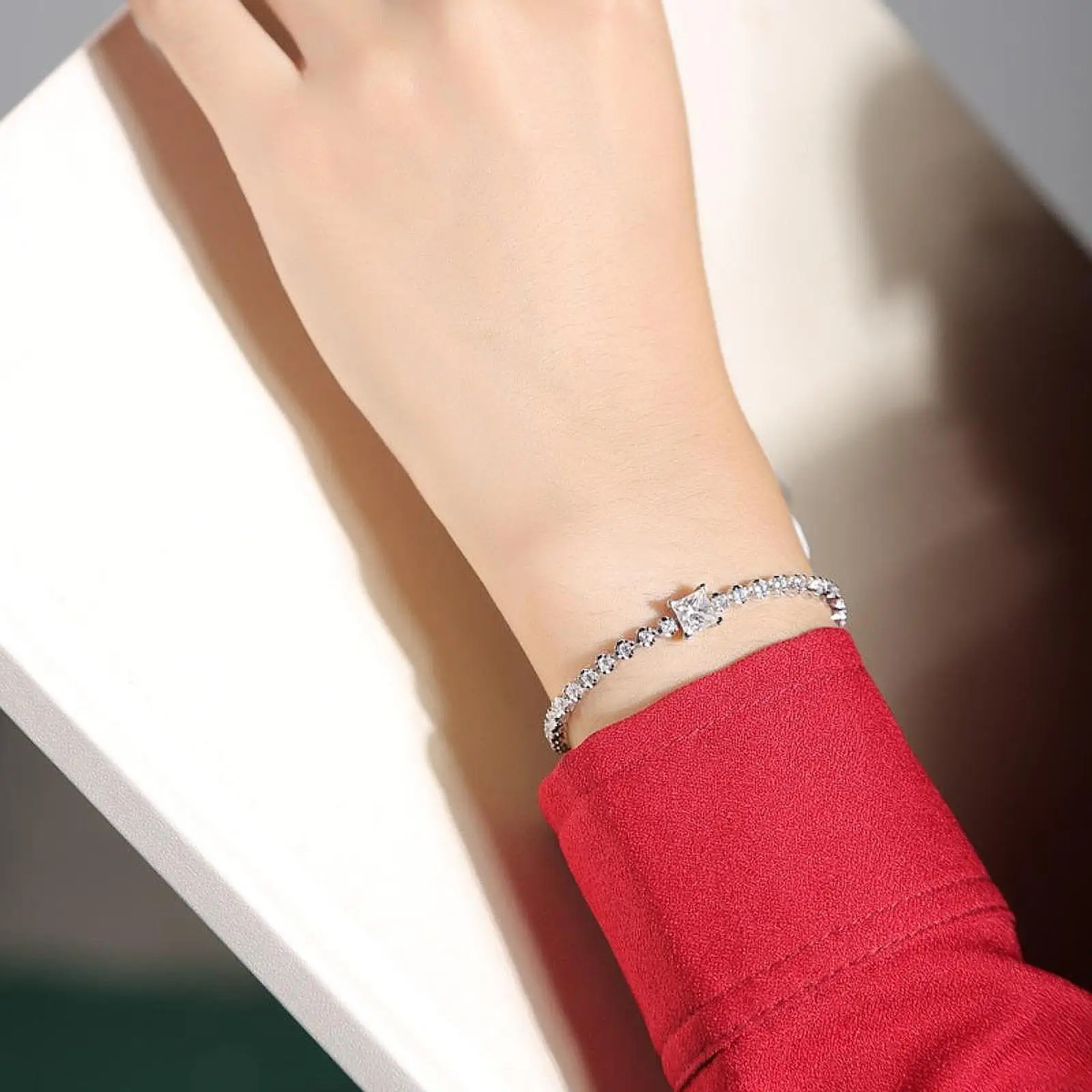 

Women Sparkles Bracelet Lady Jewelry for Valentines Anniversary Engagement