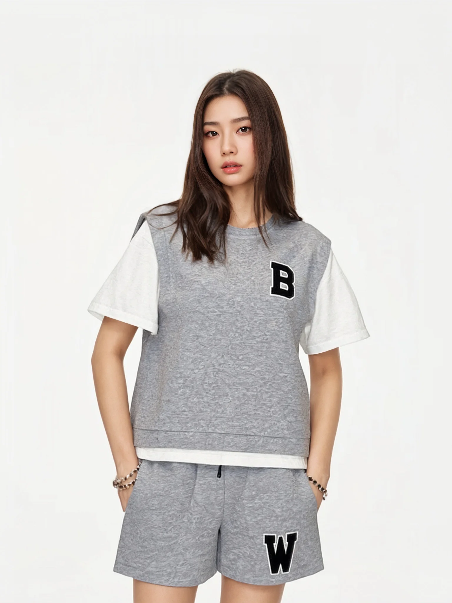 

Повседневный летний комплект из футболки и шорт для женщин, удобный, в стиле кэжуал, с буквенным принтом, из хлопка, с круглым вырезом