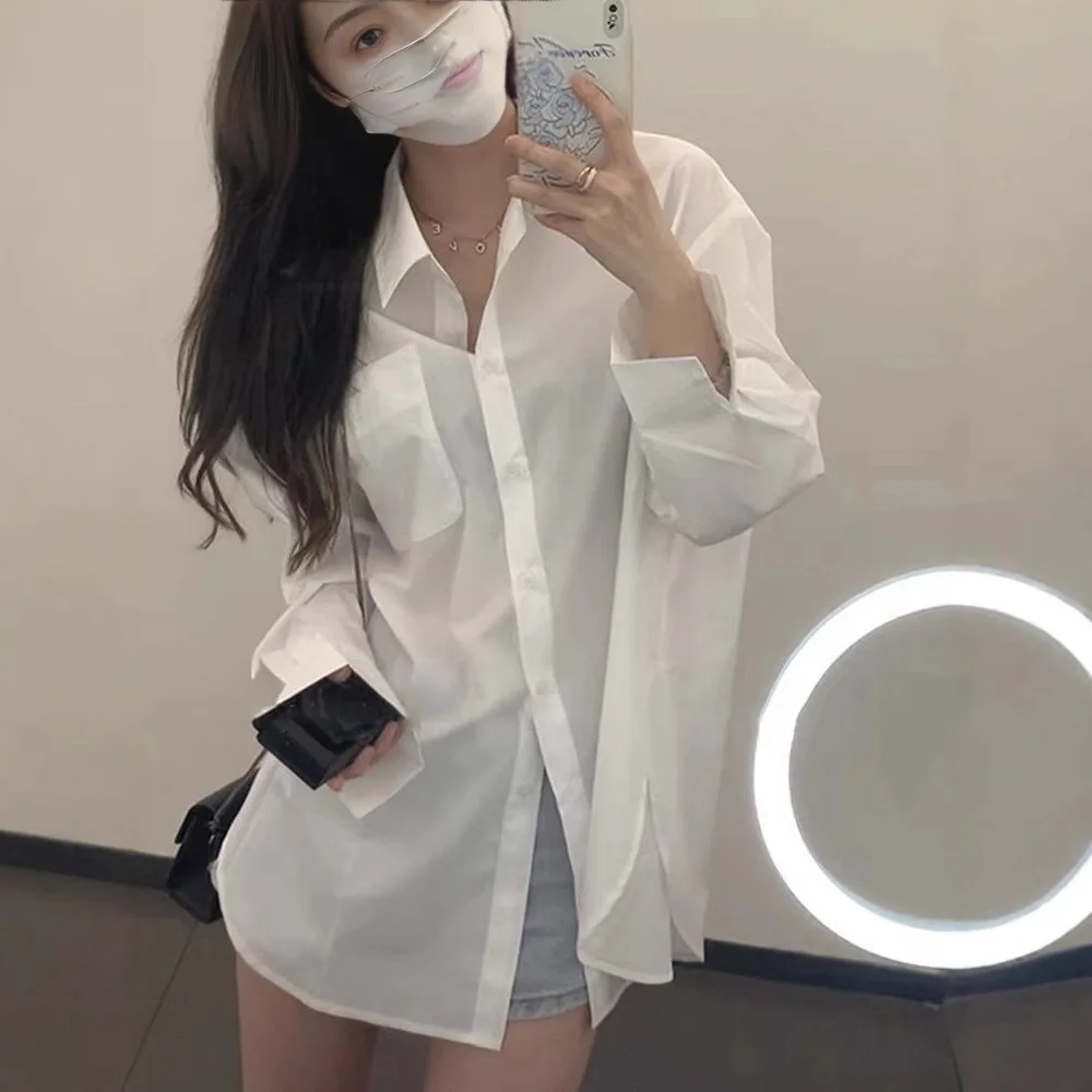 قميص نسائي أبيض طويل الأكمام ملابس داخلية ربيع الخريف تصميم تحسس حشد صغير طبقات ملابس خارجية قميص طبقة أساسية