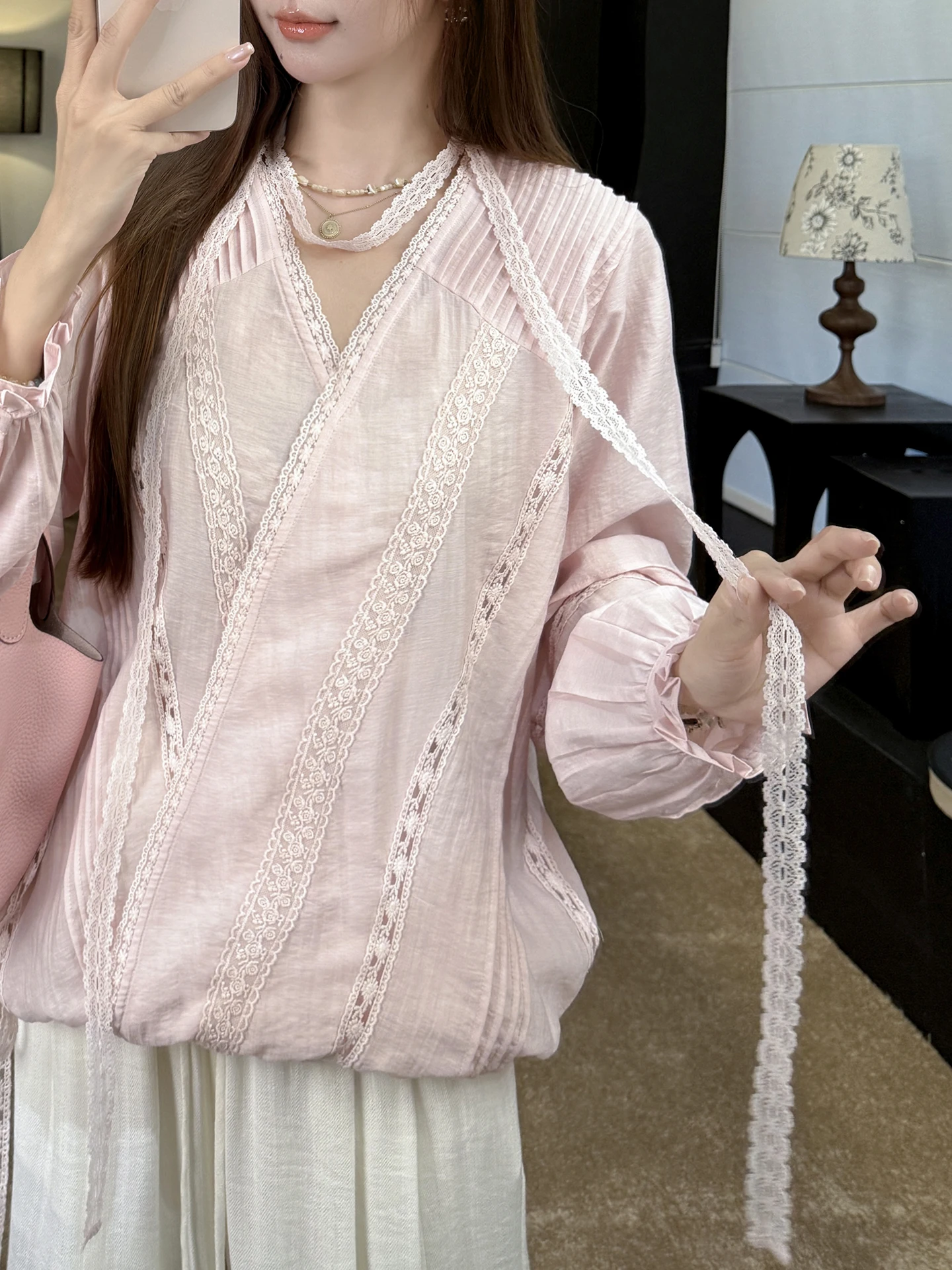 

Pink Lace Splice V-ne Dstring Blouse Gentle Sle Loose Fit Long Sve Nylon Fabric Women's Top ZSS-25CSY430