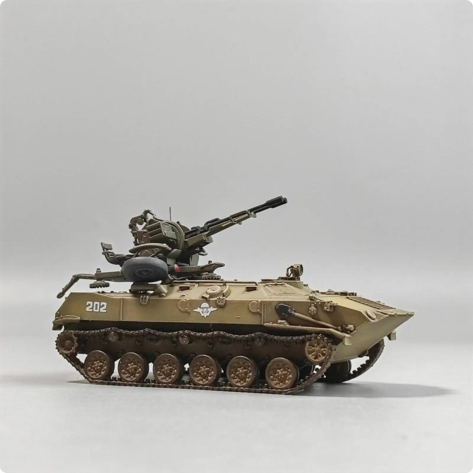 

1/72 Russian Armored Personnel Carrier-D Model Realistic Features Armored Personnel Carrier-D Armored Vehicle Model