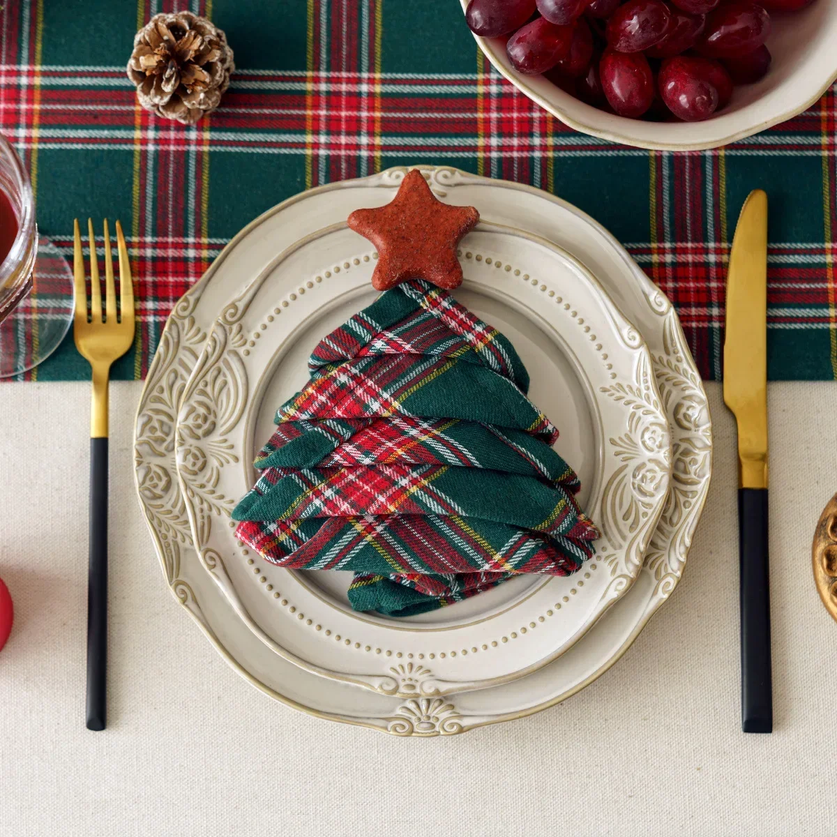 6PCS Christmas Scottish Tartan Plaid Cloth Napkins 40x40cm Classsic Red Green Plaid Dinner Napkins For Xmas Table Decoration