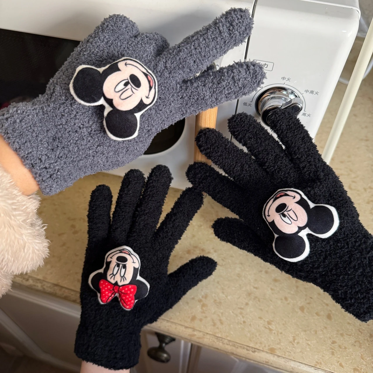 การ์ตูนดิสนีย์มินนี่ในฤดูใบไม้ร่วงและฤดูหนาวถุงมืออุ่นหนารวมทุกอย่างพร้อมกํามะหยี่กันลมและป้องกันการแข็งตัว