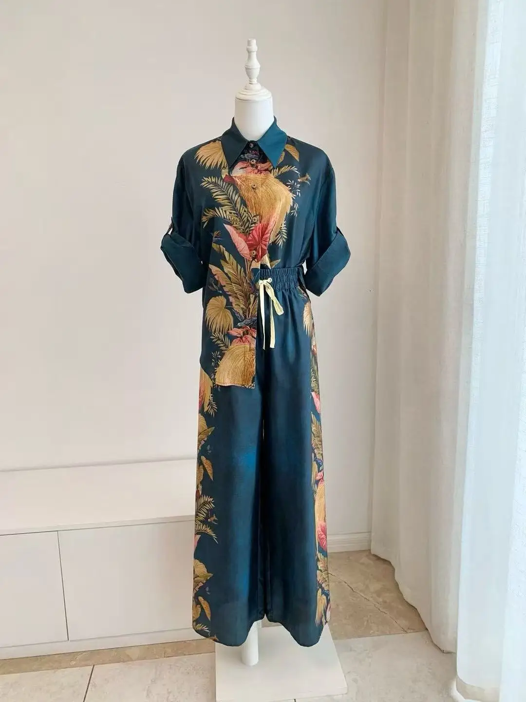 

Комплект шелковой рубашки, высококачественная модная рубашка с принтом пальмы и воротником с короткими рукавами + широкие брюки, новое поступление