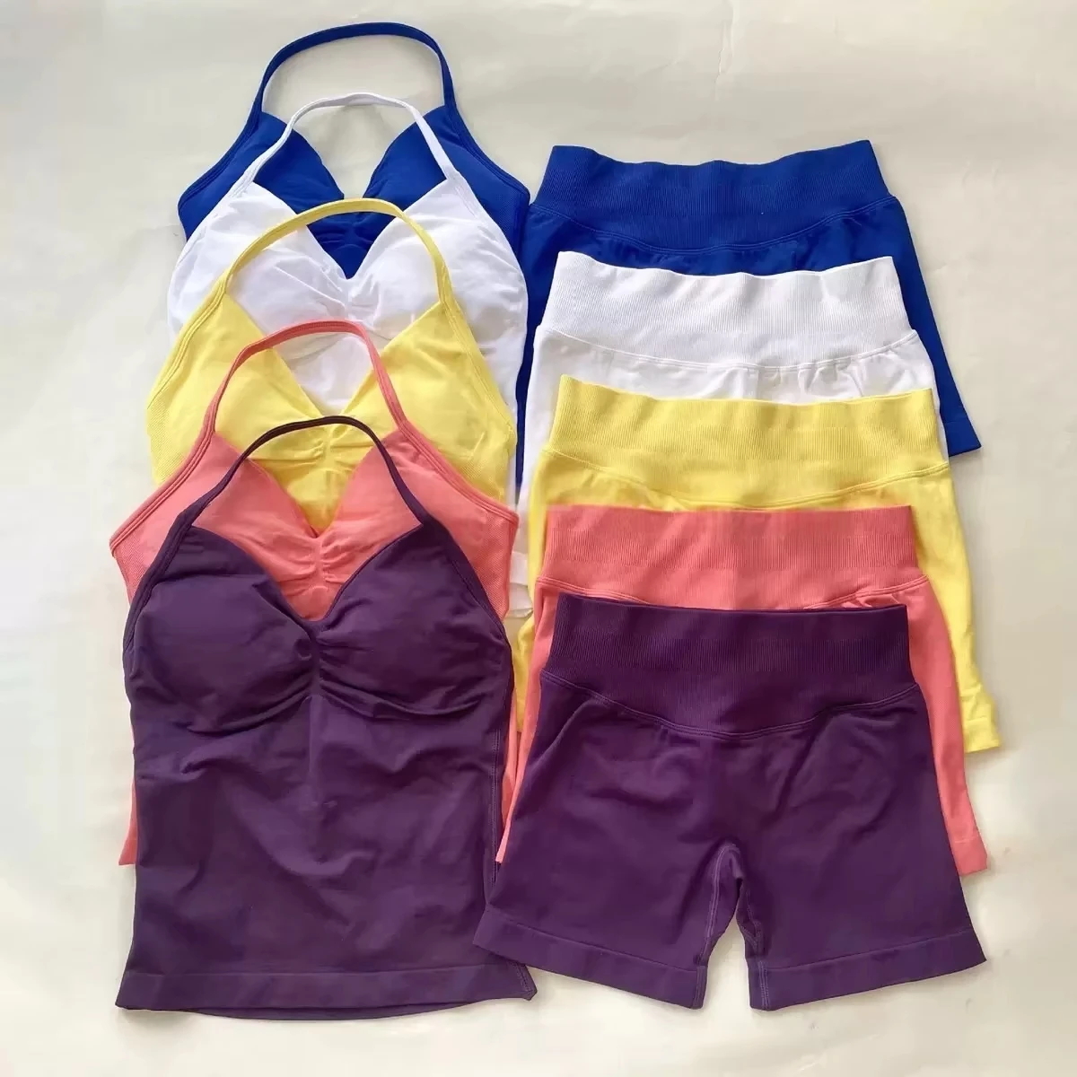 Camisole longue sexy à col en V pour femme ; gilet de yoga sans couture ; Tenue de fitness sans manches dos nu froissé avec soutien-gorge intégré